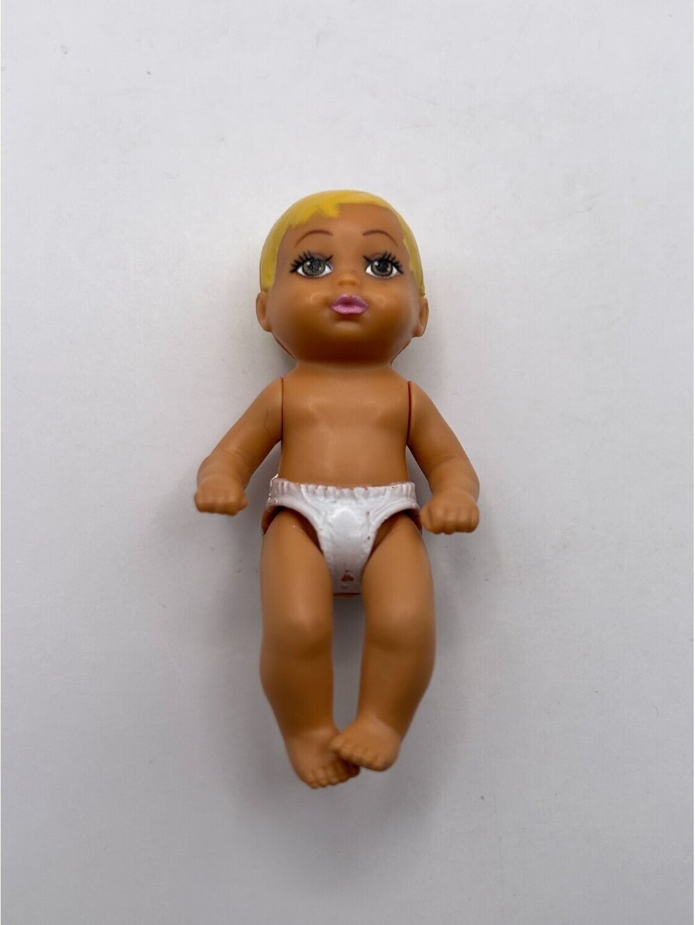 Mattel Barbie Babysitters Inc Mini Baby Doll 7 cm Tan Blonde Diaper 2010s Figure